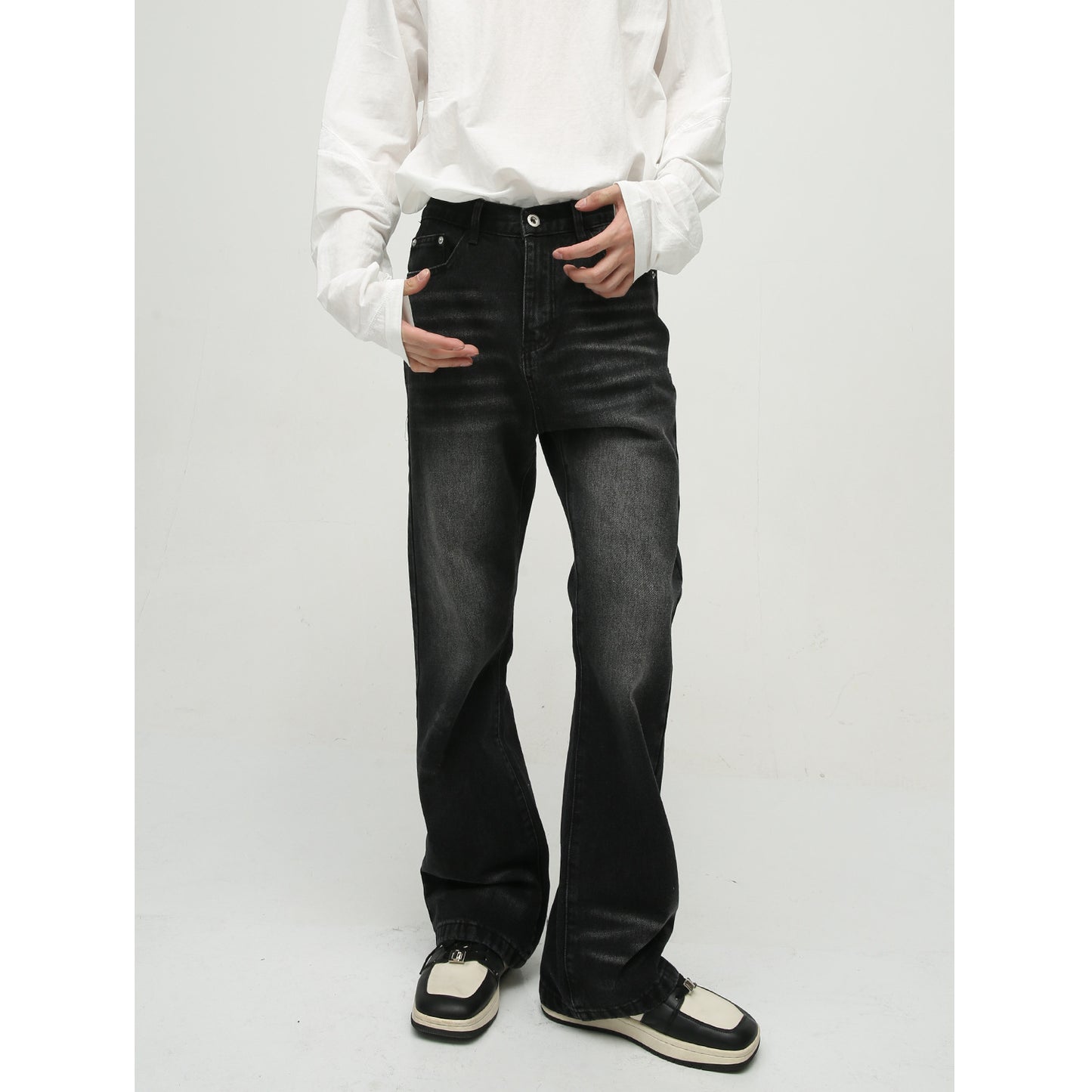 Loose Worn Looking Washed-out Slightly Flared Jeans Men