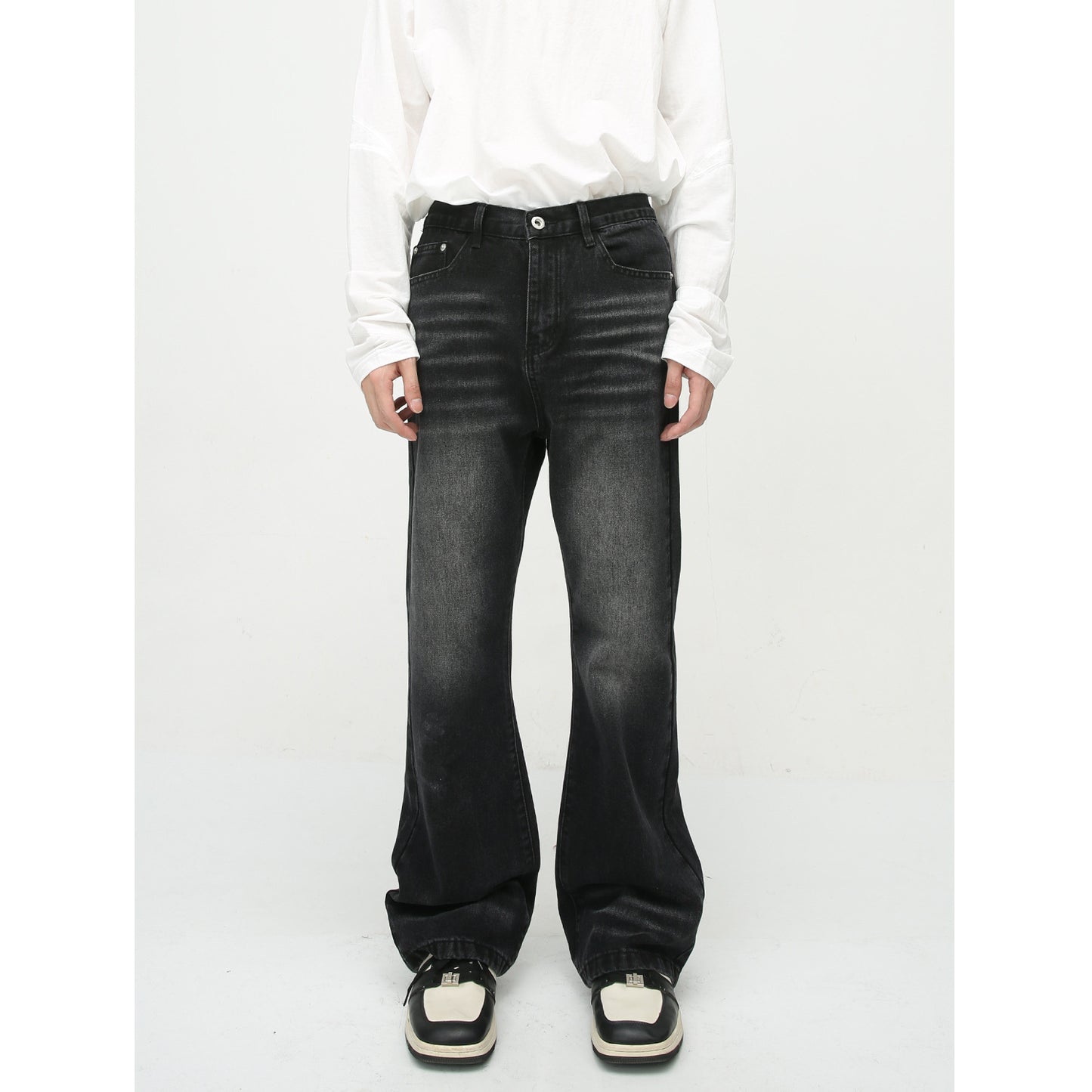 Loose Worn Looking Washed-out Slightly Flared Jeans Men