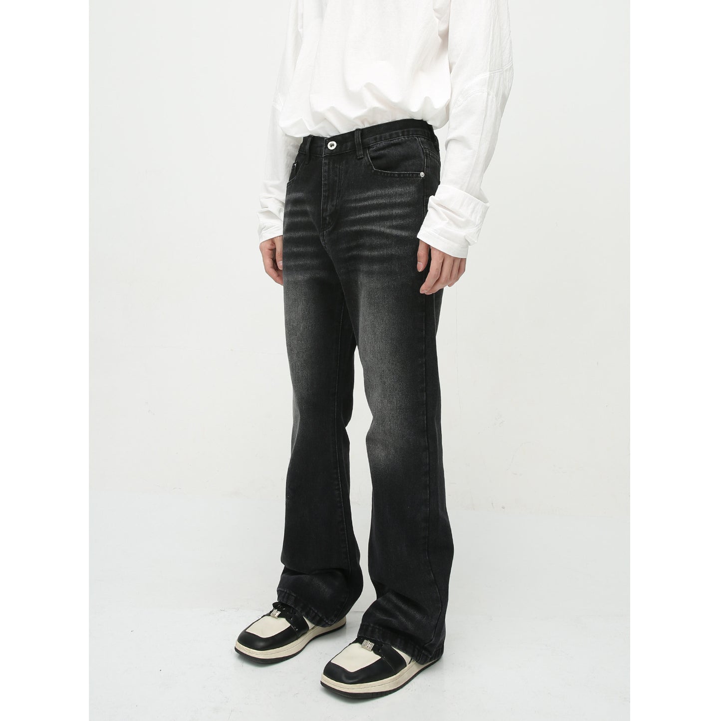 Loose Worn Looking Washed-out Slightly Flared Jeans Men